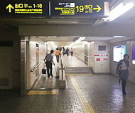 烏丸駅改札横通路